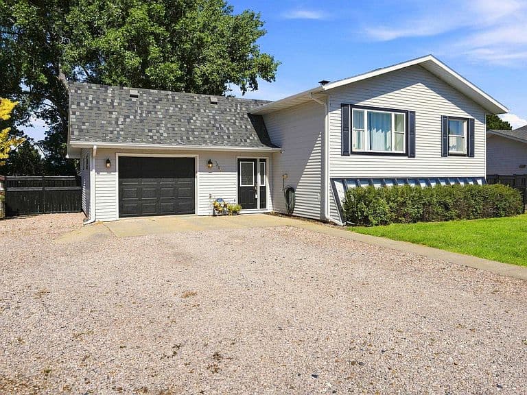 1205 Cedar Dr photo 4