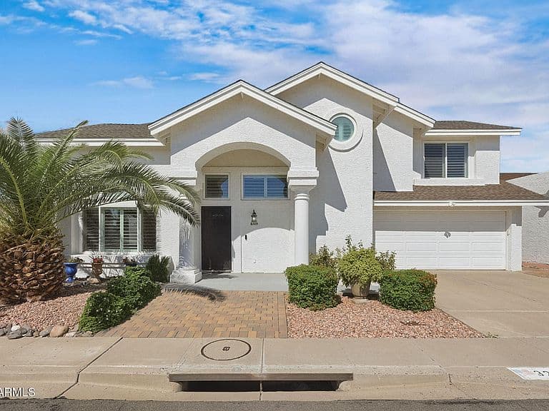 3224 E TARO Lane photo 1