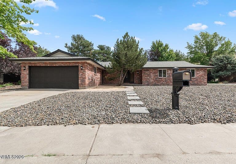 1321 Clemens Dr photo 2