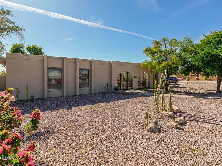 941 E Libra Dr photo 1