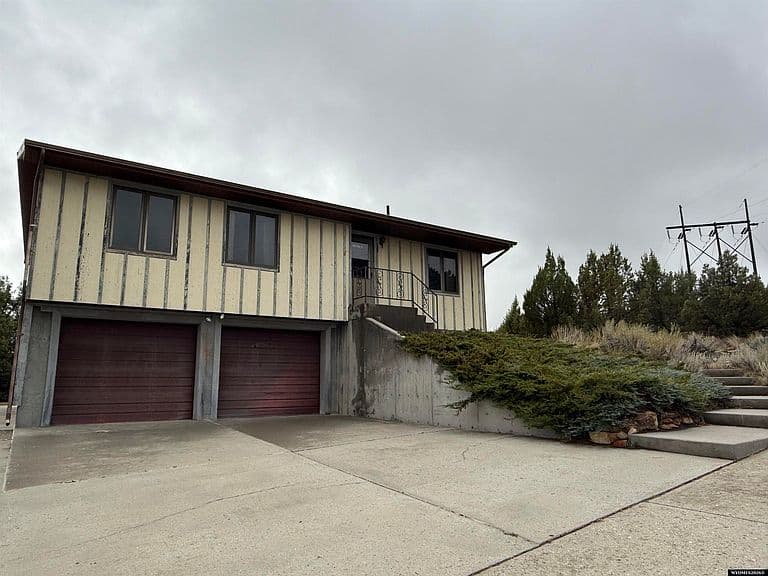 137 Cedar Ridge Dr photo 1