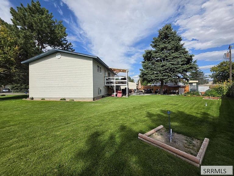 527 Boyd St photo 4