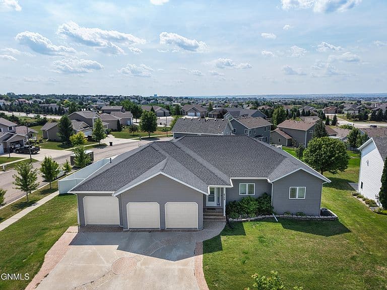4724 Fountainblue Dr photo 1