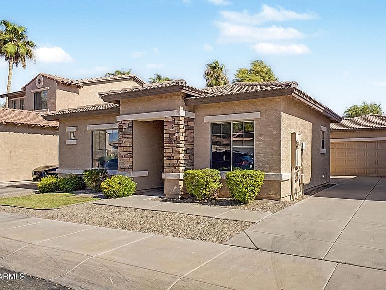 5207 W PARADISE Drive photo 2