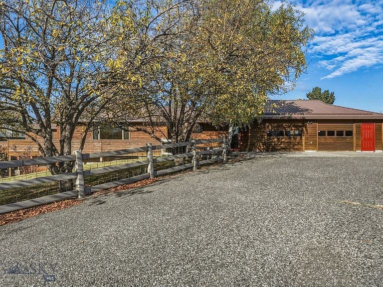 311 Donegal Dr photo 1