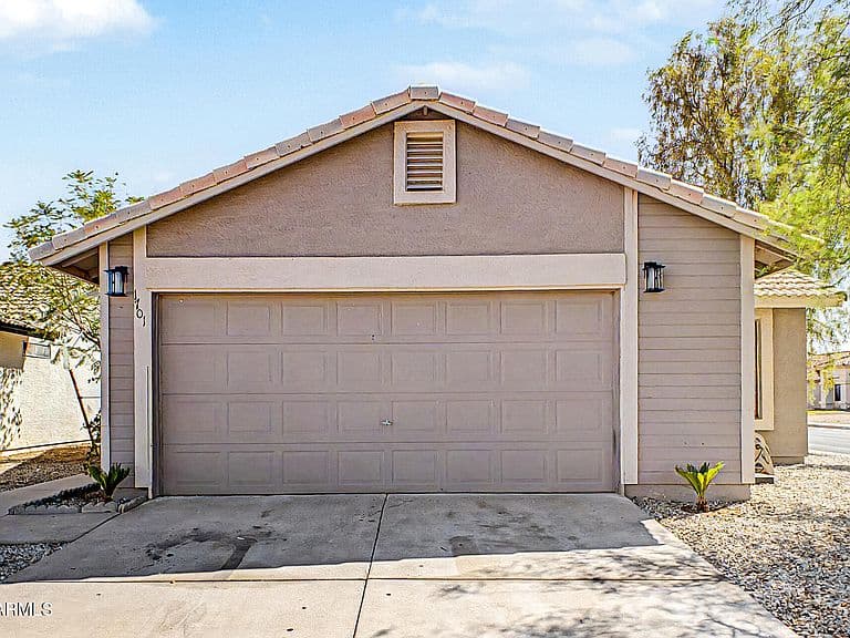 1701 E CARTER Road photo 2
