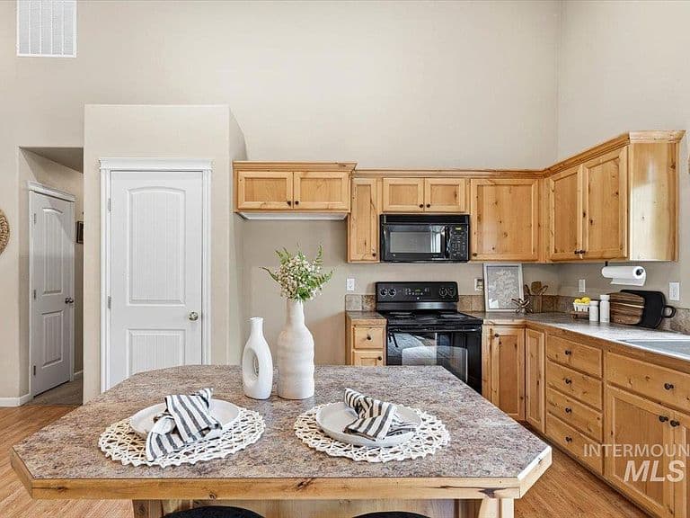 10110 W Holt St photo 5