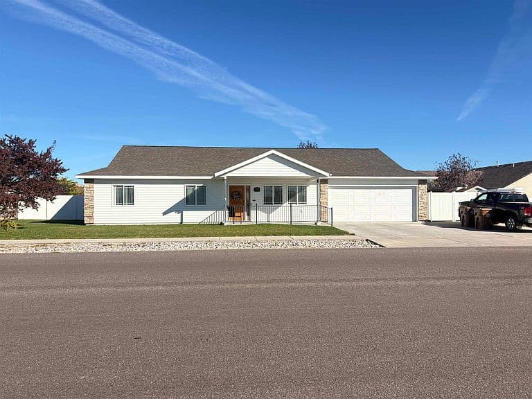 5260 Cole St photo 1