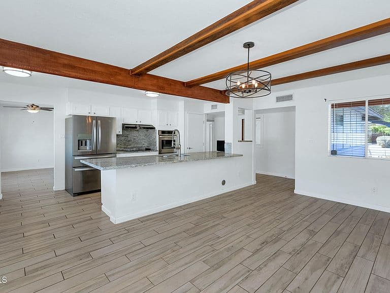 3904 E SAHUARO Drive photo 4