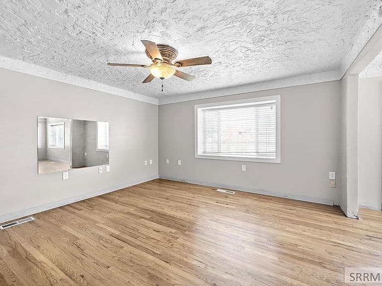 1020 McAdoo St photo 4
