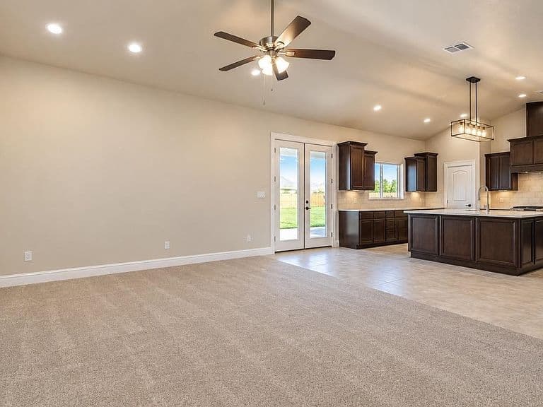 2070 S Araby Rd photo 4