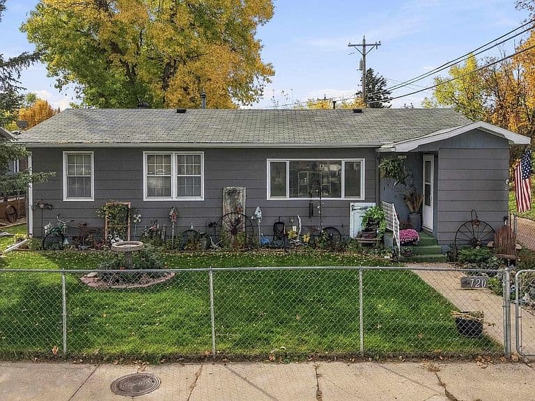 720 Douglas St photo 1