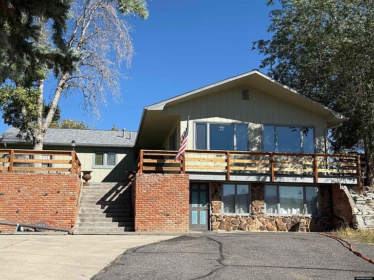 806 Amoretti St photo 2
