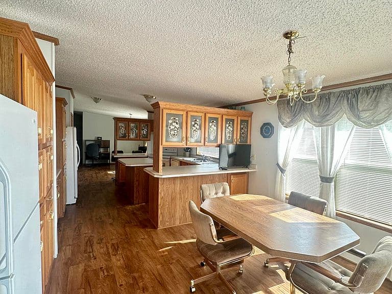 212 Linnell St photo 3