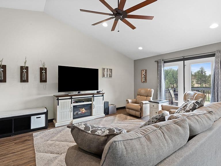 13855 Box Canyon Rd photo 2