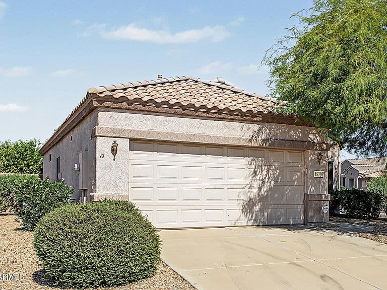 15726 W ARROWHEAD Drive photo 4