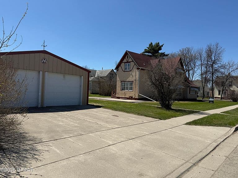 806 Griggs Ave photo 2