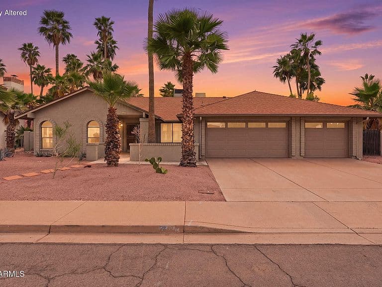 319 E HACKAMORE Street photo 2