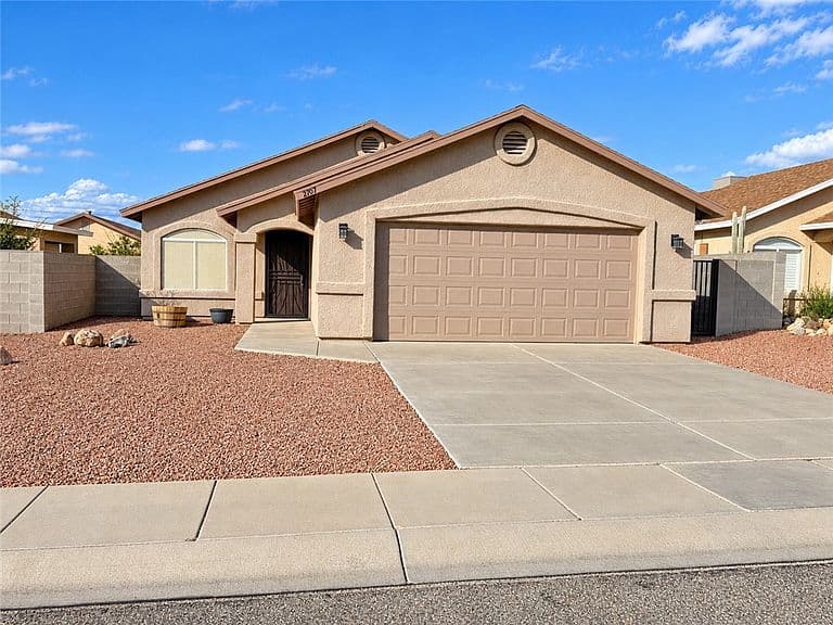 2707 Harrod Avenue photo 1