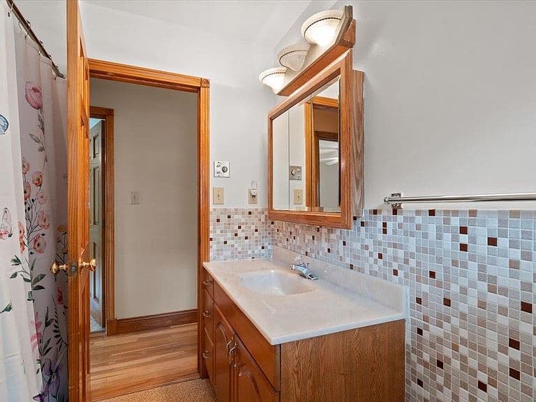 76 Audet Street photo 5