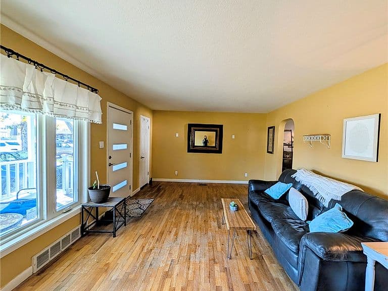 1535 Burlington Ave photo 2