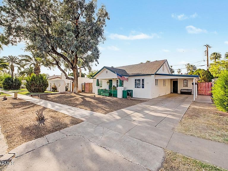 1524 E EARLL Drive photo 4