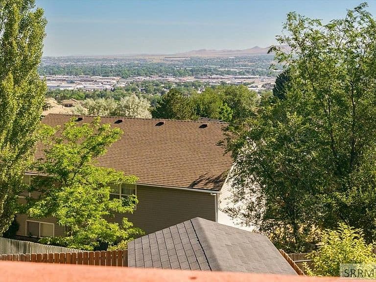 1036 Camas Ln photo 4