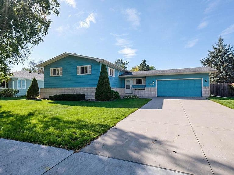 2844 Longfellow Rd N photo 1
