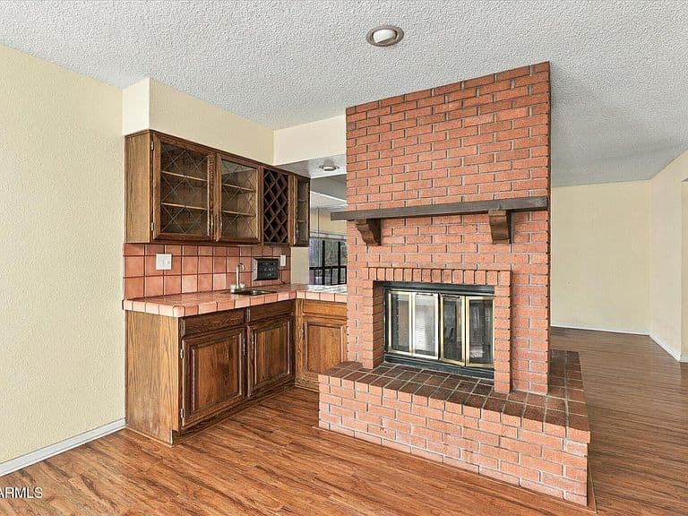 10621 N 9TH Street photo 5