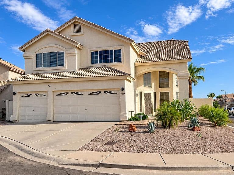 1327 E HIDDENVIEW Drive photo 1