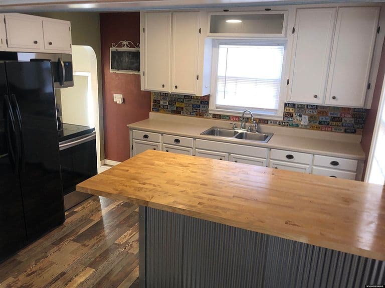 623 Clark St photo 5