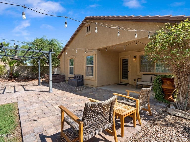 1867 N VISTA Lane photo 1