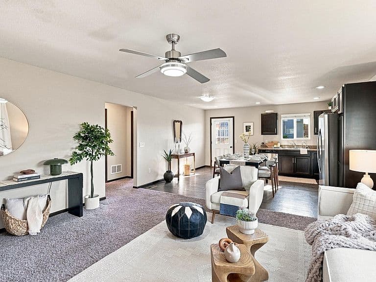 850 Diamond Ridge Blvd photo 4