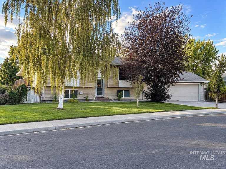 737 Academic Dr photo 1