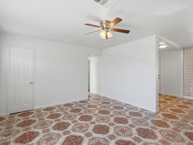 3806 W SHERIDAN Street photo 4