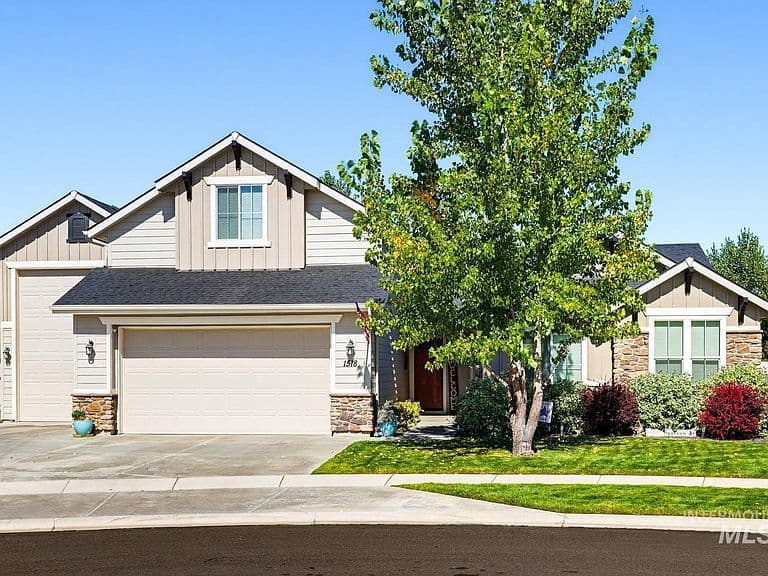 1518 W Bear Track Dr photo 1
