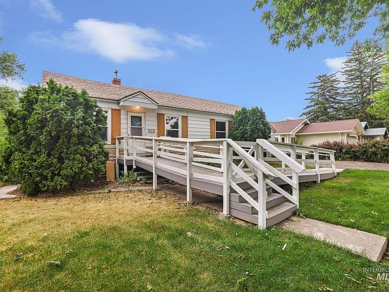 356 E Avenue B photo 4