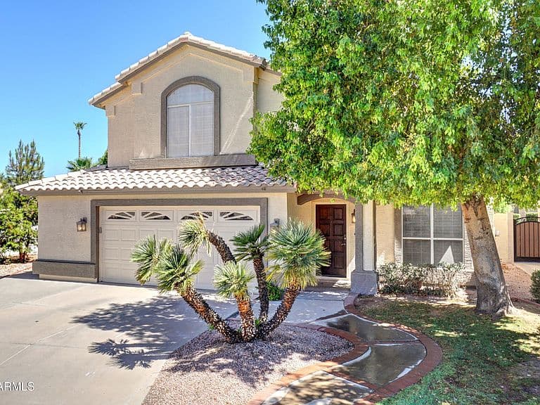 4402 E DESERT WIND Drive photo 1