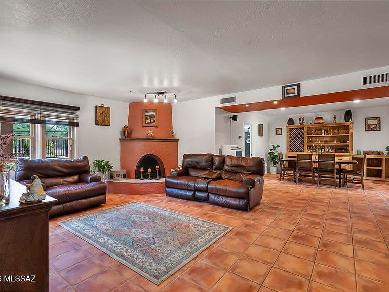 2302 Circulo De Anza photo 5