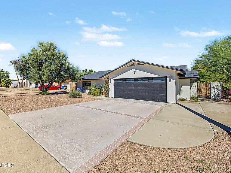 3230 E YUCCA Street photo 4