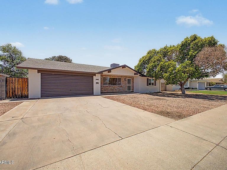 4119 W GOLDEN Lane photo 5
