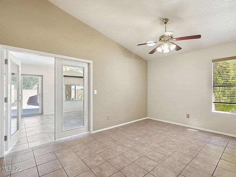 1578 W Camino Acierto photo 5