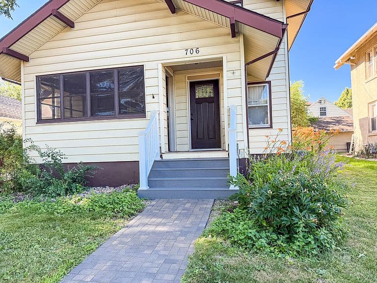 706 7th St photo 2