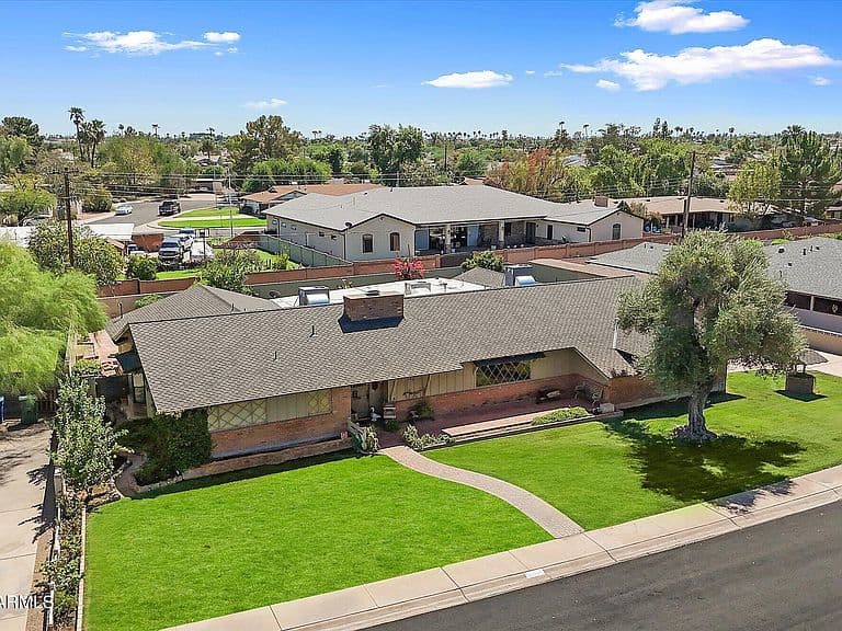 321 E Concorda Drive photo 4