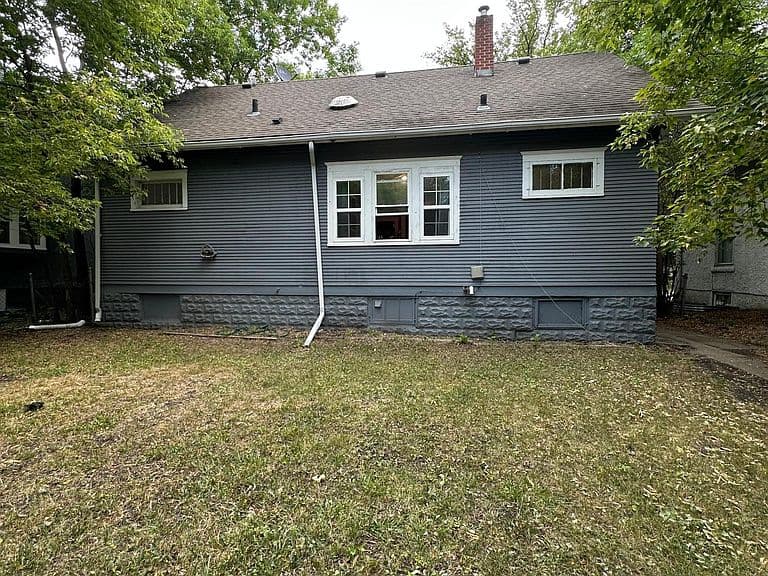 1034 University Dr N photo 2
