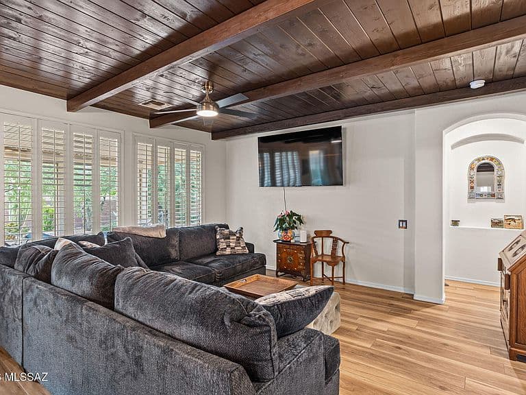 9373 N Sombrero Canyon Dr photo 4