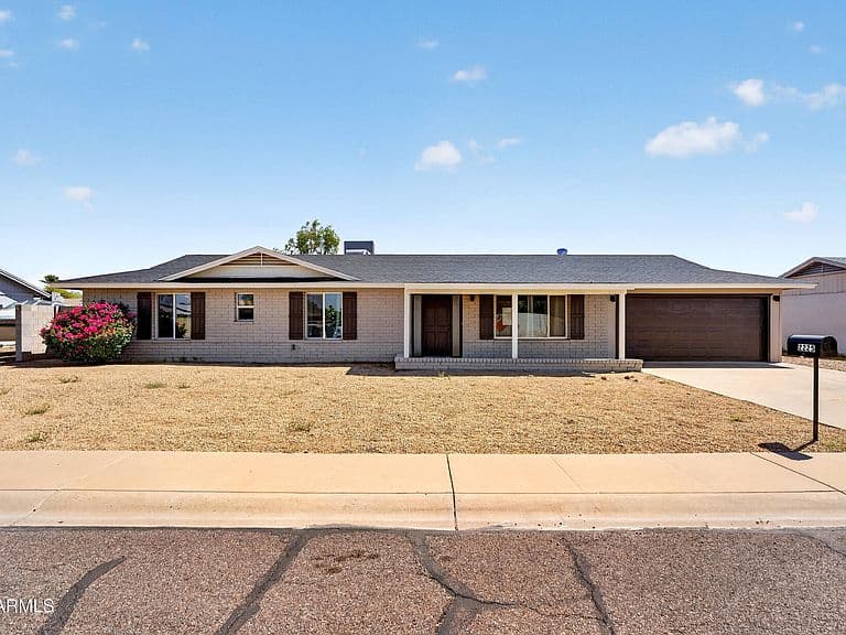 2225 W TOPEKA Drive photo 1