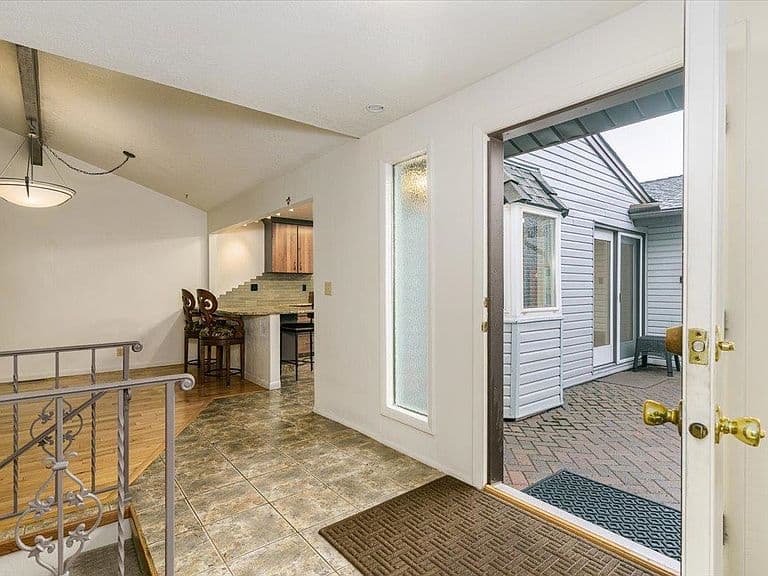 99 Cedar Hills Dr photo 3