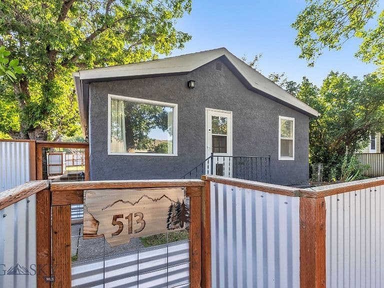 513 N G St photo 3