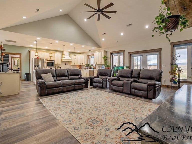 1070 Road 16 photo 4